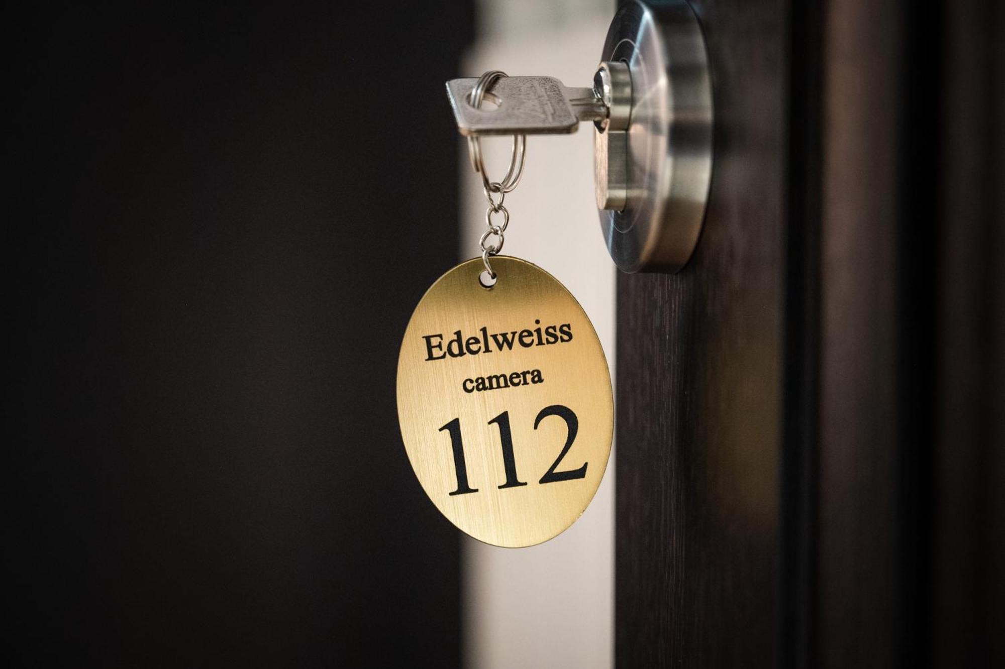 ホテル Evenimente Edelweiss Bogdan Vodă エクステリア 写真