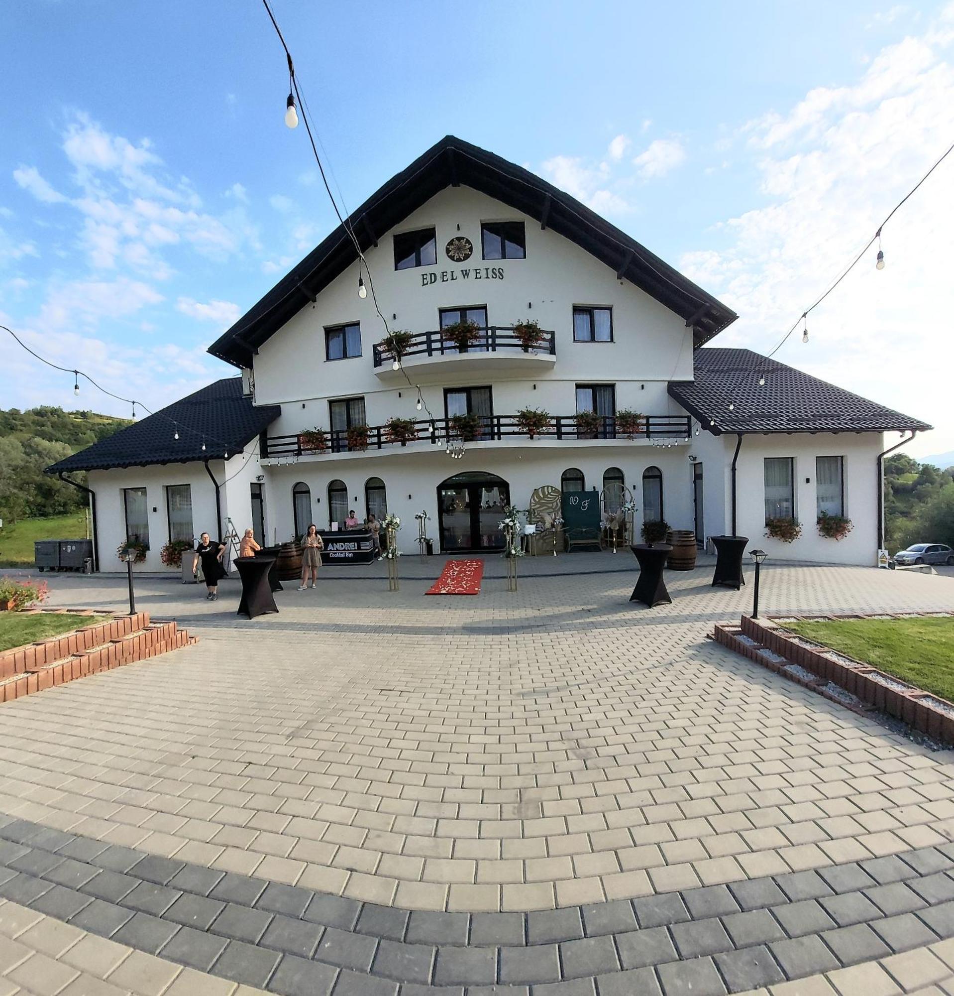 ホテル Evenimente Edelweiss Bogdan Vodă エクステリア 写真